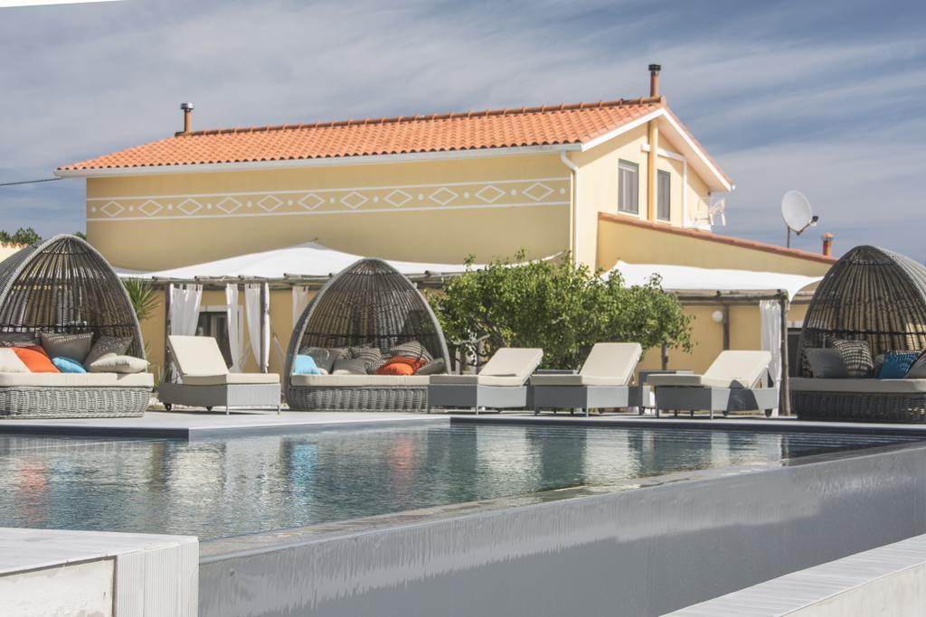 The Fig Boutique Suites Salir de Porto Екстер'єр фото